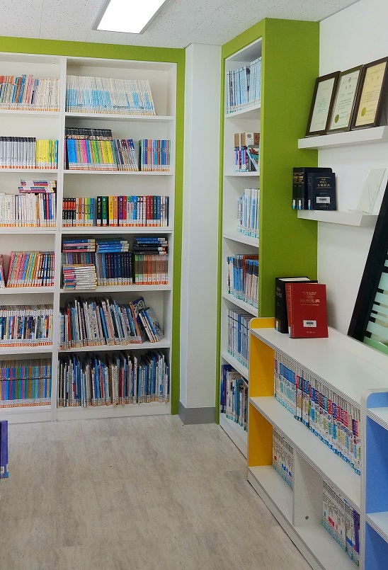 좌3동 2층 새마을문고
