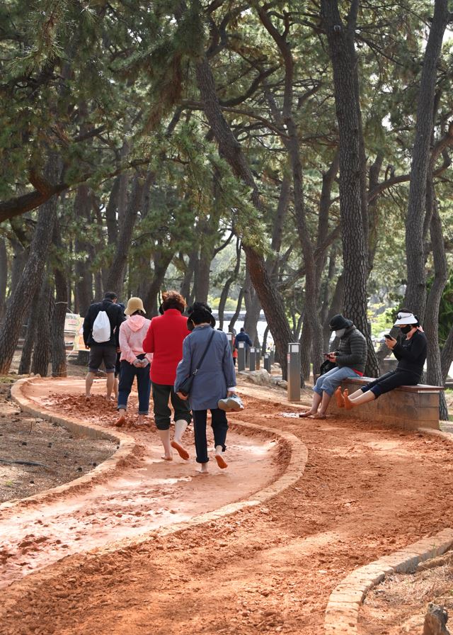 해운대 바다와 눈 맞추며 황톳길 걸어요