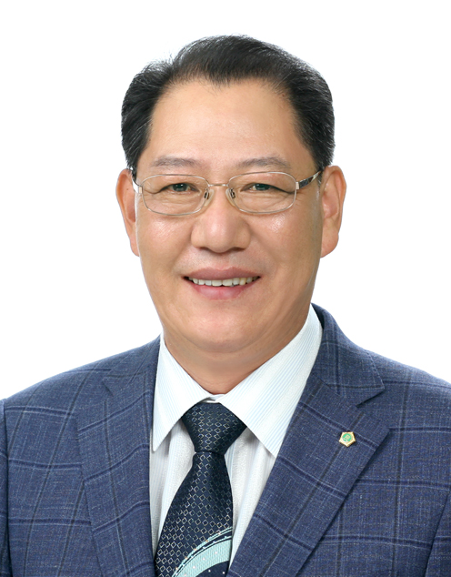 김정섭 정면사진