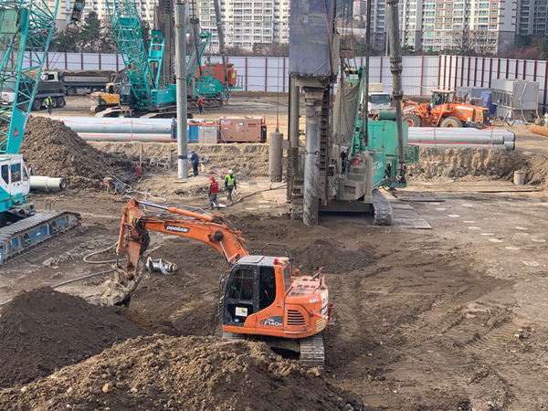 파일공사 및 매립폐기물 반출 사진 1