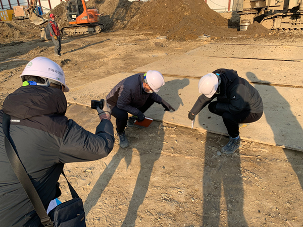 파일공사 및 매립폐기물 반출 사진 2